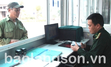 Học Bác tận tụy trong công việc
