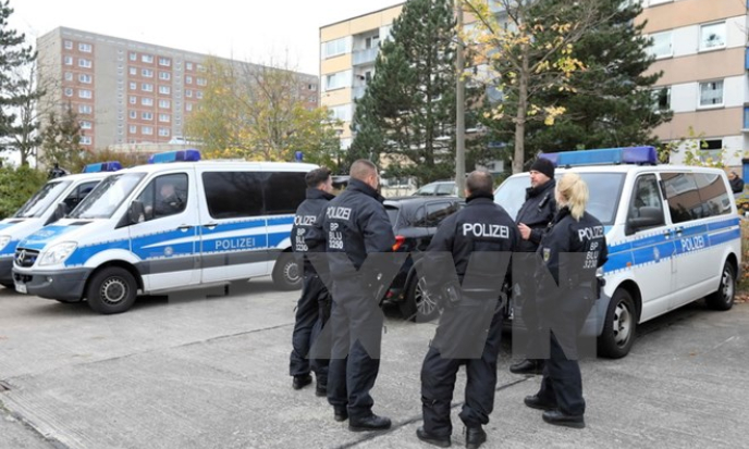 Chuyên gia chất nổ Đức vô hiệu hóa quả bom ở khu chợ gần Berlin