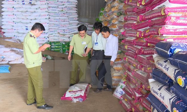 Tiêu hủy gần 200 tấn phân bón không rõ nguồn gốc, hết hạn sử dụng