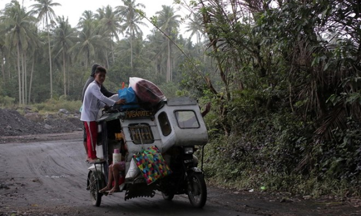 Giới chức Philippines báo động núi lửa Mayon sắp phun trào nguy hiểm