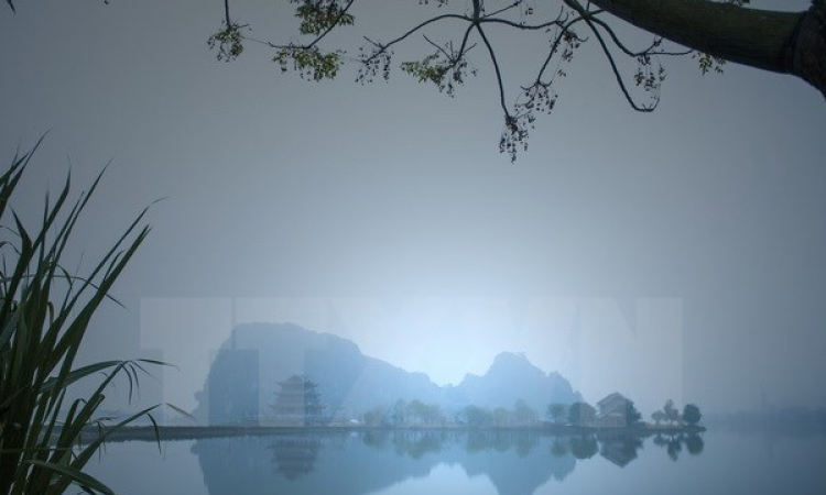 Miền Bắc tạnh ráo, nắng ấm dần lên, sáng sớm có sương mù