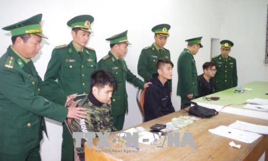 Tạm giữ ba người nước ngoài dùng thẻ ATM giả để chiếm đoạt tiền