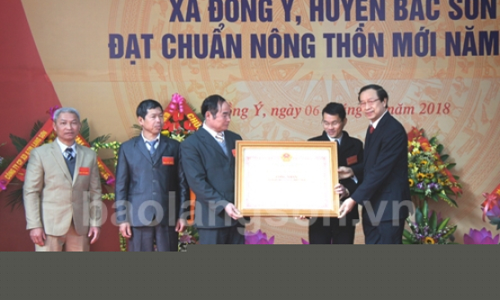 Xã Đồng Ý đón bằng công nhận đạt chuẩn nông thôn mới
