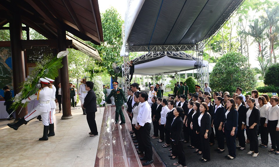 Đông đảo người dân viếng nguyên Thủ tướng Phan Văn Khải tại nhà riêng