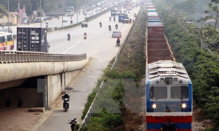Đường sắt: Hạ tầng đầu tư nhỏ giọt, nhà đầu tư chỉ “dòm ngó”!