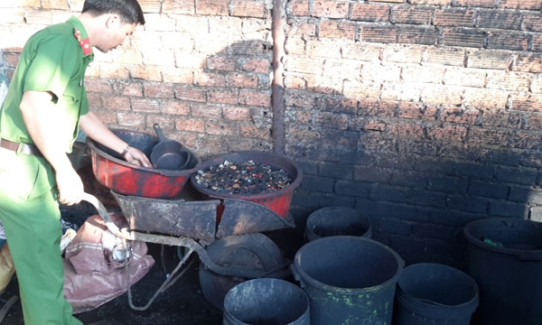 Phát hiện cơ sở dùng bột pin con ó để nhuộm mầu cà-phê