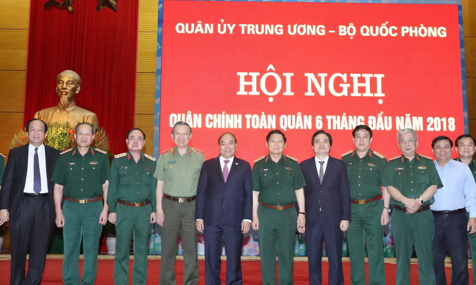 Thủ tướng dự Hội nghị Quân chính toàn quân