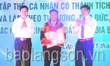 Đình Lập khen thưởng tập thể, cá nhân có thành tích xuất sắc trong các phong trào thi đua