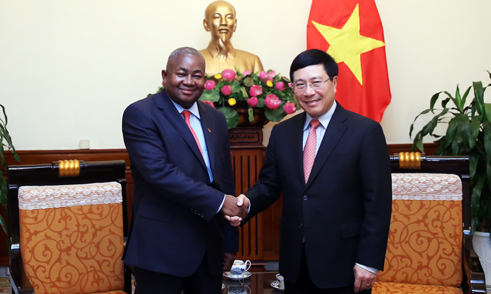 Phó Thủ tướng Phạm Bình Minh tiếp Đại sứ Mozambique