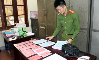Đấu tranh, ngăn chặn tình trạng làm giả con dấu, giấy tờ