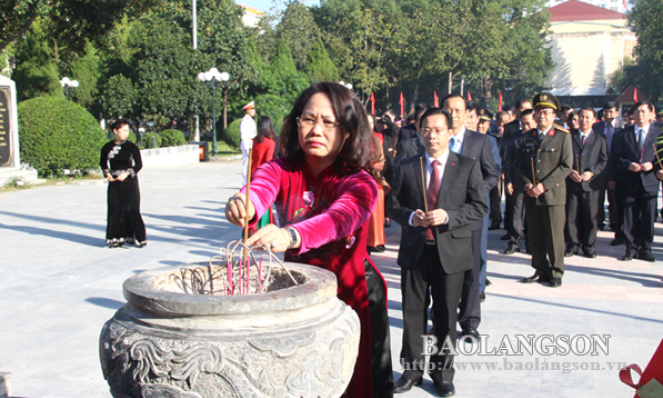 Lãnh đạo tỉnh Lạng Sơn dâng hương nhân kỷ niệm ngày thành lập tỉnh