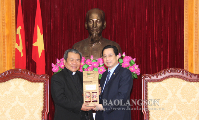 Đồng chí Phó Bí thư Thường trực Tỉnh ủy tiếp đoàn chúc tết của Tòa Giám mục