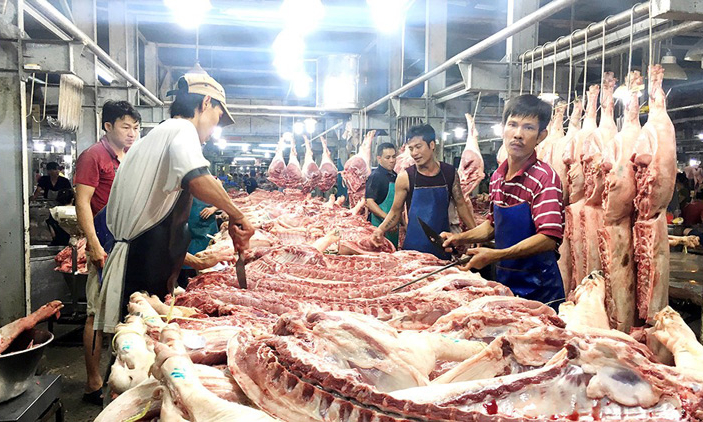 Tiếp tục kiểm soát chặt chẽ việc lưu thông, giết mổ, kinh doanh thịt lợn
