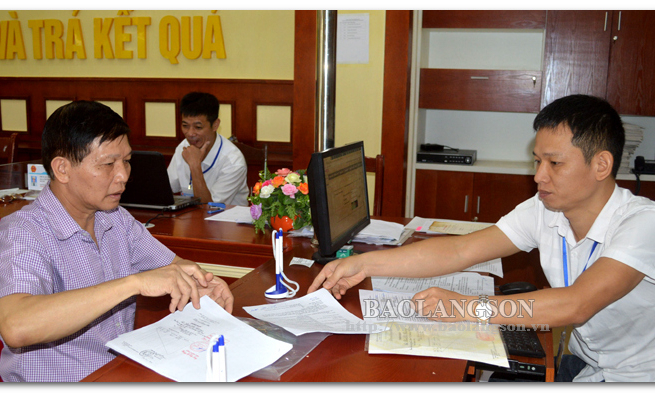 Phát huy quyền của người dân trong thực hiện thủ tục hành chính