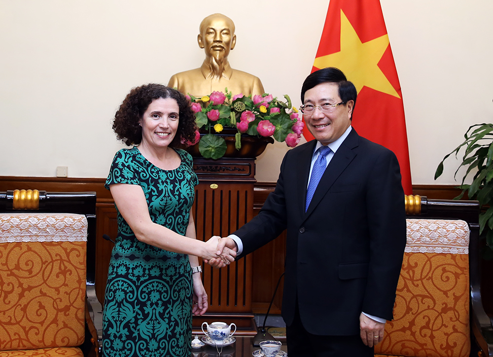 Phó Thủ tướng Phạm Bình Minh tiếp Đại sứ Uruguay