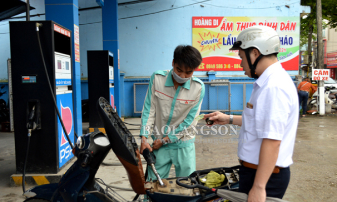 Doanh nghiệp vận tải lao đao trước giá xăng dầu tăng