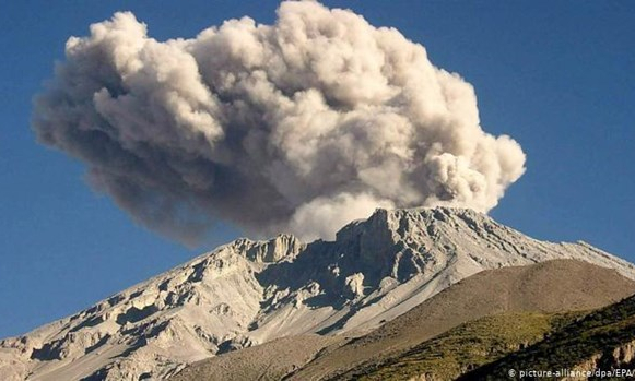 Peru ban bố tình trạng khẩn cấp do núi lửa hoạt động mạnh