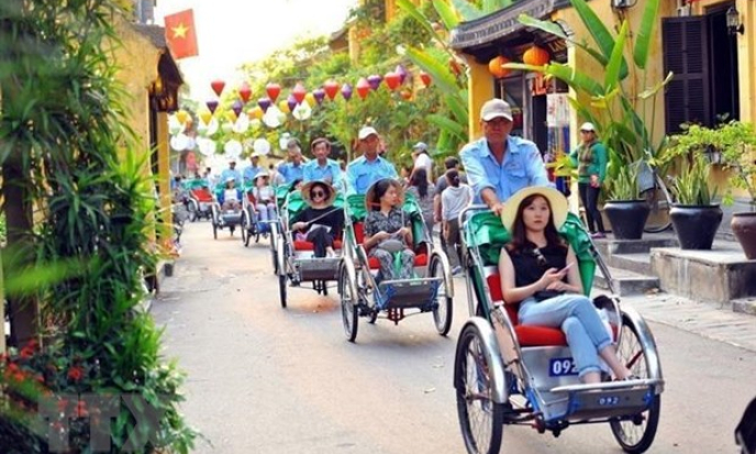 Nhiều đơn vị lữ hành giảm giá tour du lịch ngắn ngày dịp lễ Quốc khánh
