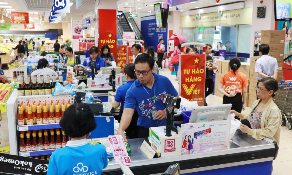 Giảm giá mạnh hơn 30.000 sản phẩm hàng Việt