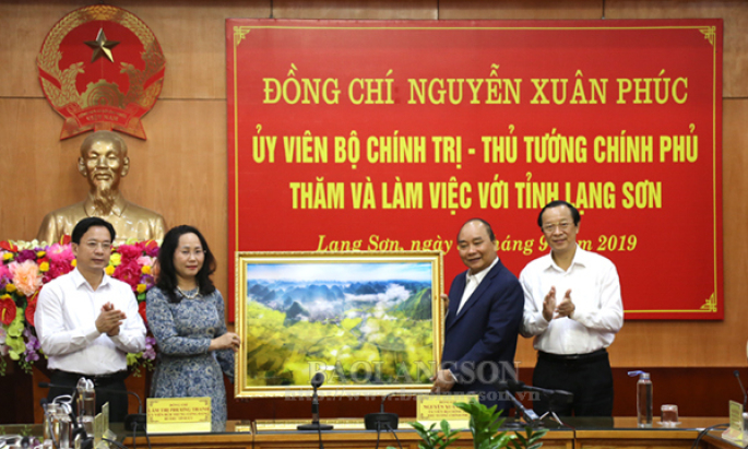 Thủ tướng Chính phủ Nguyễn Xuân Phúc làm việc với lãnh đạo tỉnh Lạng Sơn