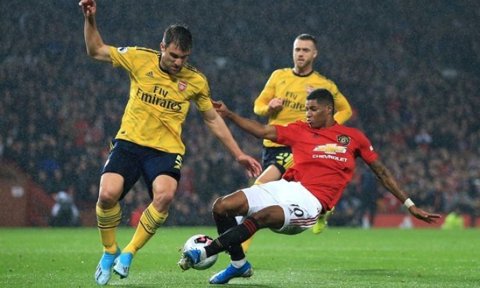 Man United và Arsenal bất phân thắng bại