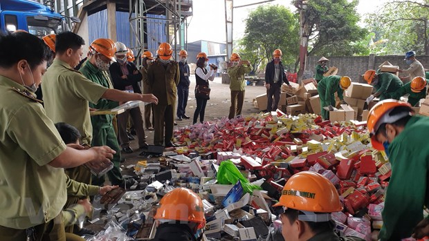 Hà Nội tiêu hủy 63 tấn hàng hóa vi phạm trị giá gần 6 tỷ đồng