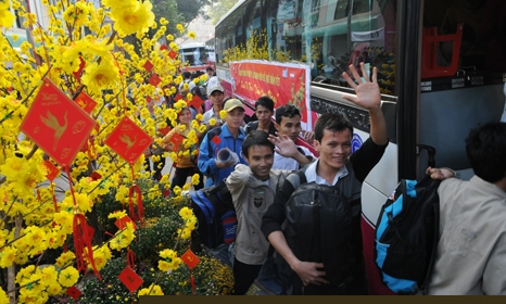 “Tấm vé nghĩa tình” hỗ trợ người lao động về quê đón Tết
