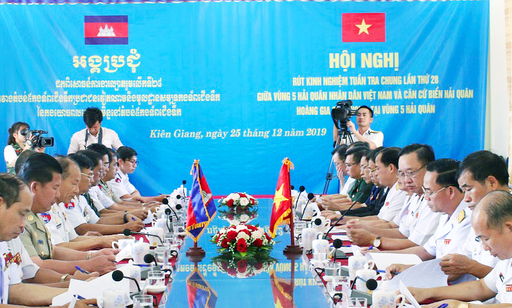 Vùng 5 Hải quân Việt Nam và Căn cứ Biển Hải quân Cam-pu-chia rút kinh nghiệm tuần tra chung lần thứ 28