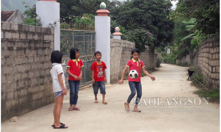 Yên Sơn huy động sức dân bê tông hóa đường giao thông