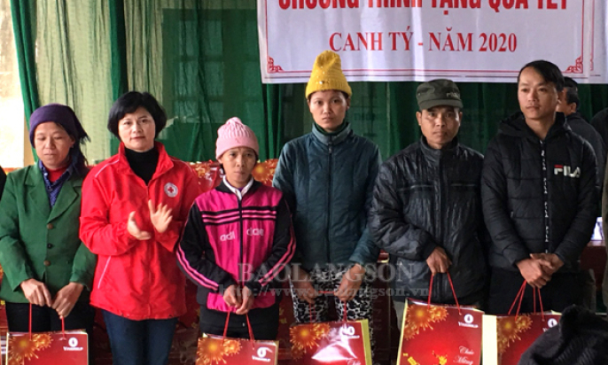Qũy Thiện Tâm - Tập đoàn Vingroup tặng 4.000 suất quà tết cho hộ nghèo tại Lạng Sơn