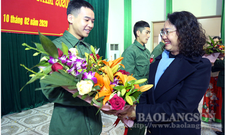 Trên 1.300 tân binh lên đường nhập ngũ
