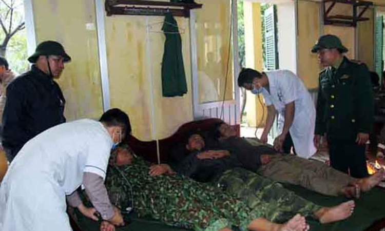 Tám thuyền viên gặp nạn ở biển Hà Tĩnh vào bờ an toàn