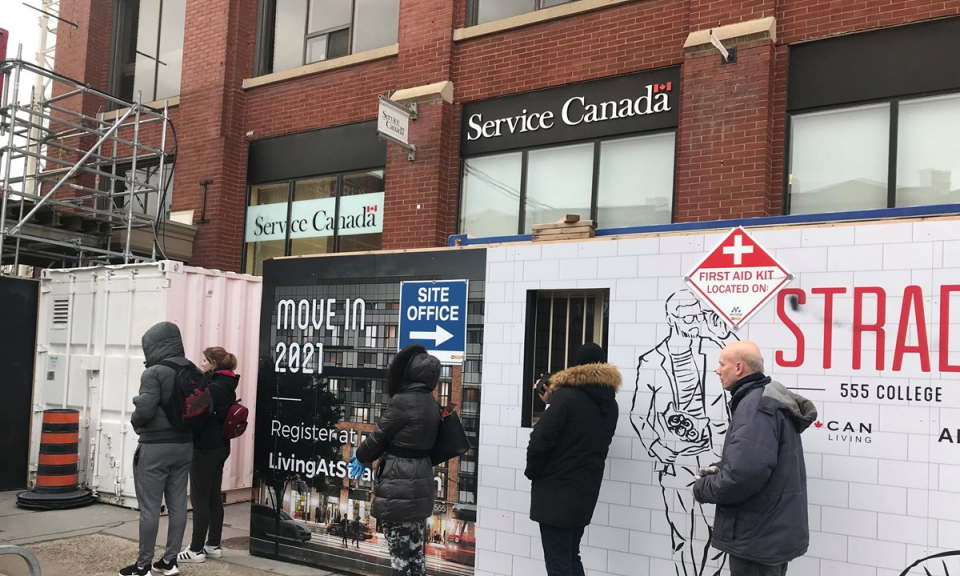 Canada: Dịch COVID-19 đẩy nhiều hộ gia đình rơi vào cảnh nợ nần