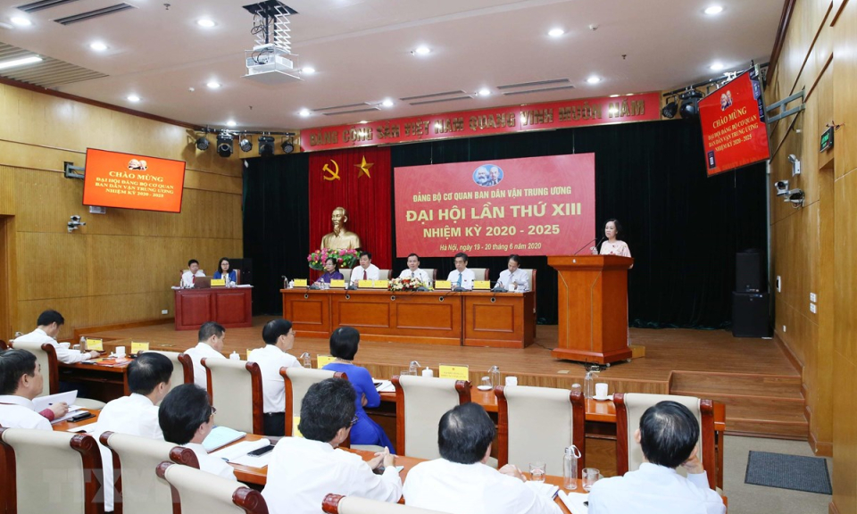 ''Người làm dân vận phải gần dân, hiểu dân và có trách nhiệm với dân''