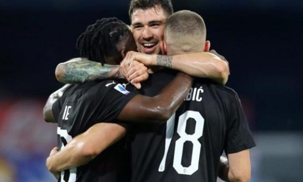 Cầm hòa Napoli 2-2, AC Milan tiếp tục nuôi hy vọng dự Europa League