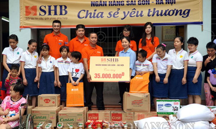 Thăm, tặng quà Tết Trung thu tại Mái ấm tình thương Vinh Sơn