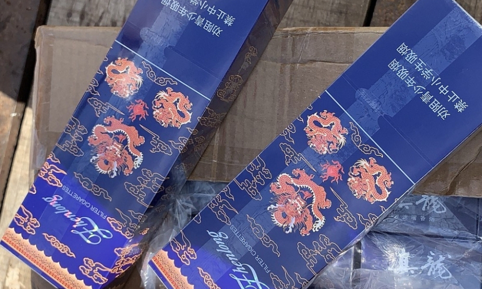 Vận chuyển lậu gần nửa triệu bao thuốc lá ngoại