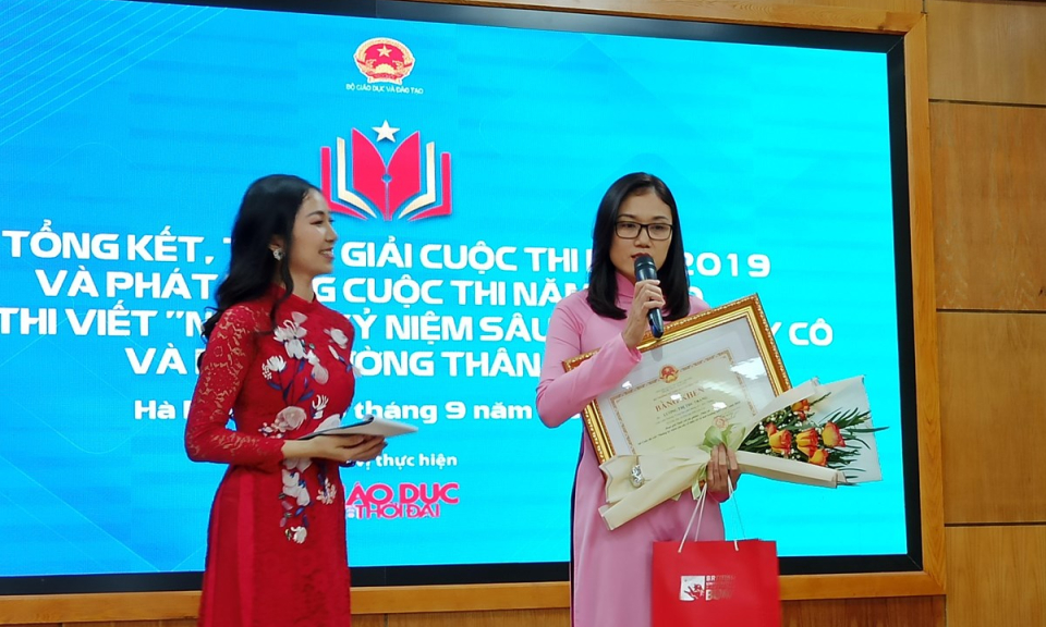 Trao giải cuộc thi viết Những kỷ niệm sâu sắc về thầy cô và mái trường