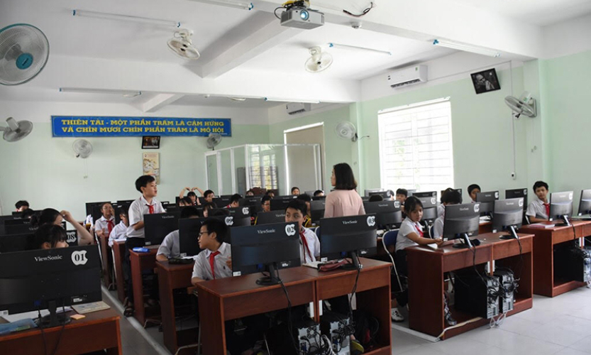 Không "thả nổi" việc cho học sinh sử dụng điện thoại trong giờ học