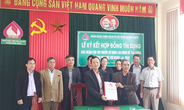 1.195 lao động bị ngừng việc đầu tiên được vay từ gói 16.000 tỷ đồng