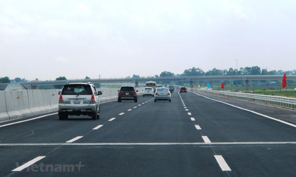 Thu phí cao tốc Nhà nước đầu tư: Có thêm tiền để tái đầu tư đường
