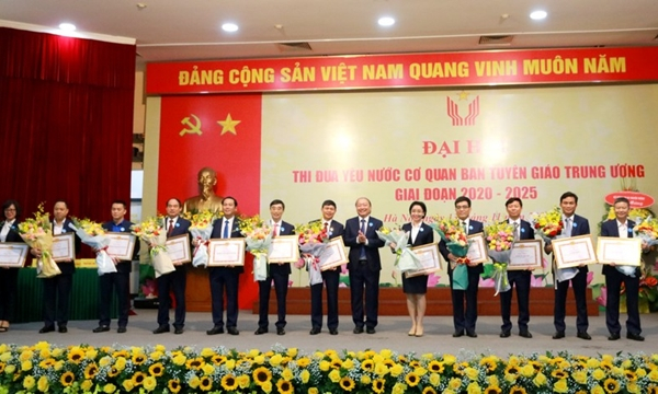 Tổ chức các phong trào thi đua thiết thực, cụ thể (*)