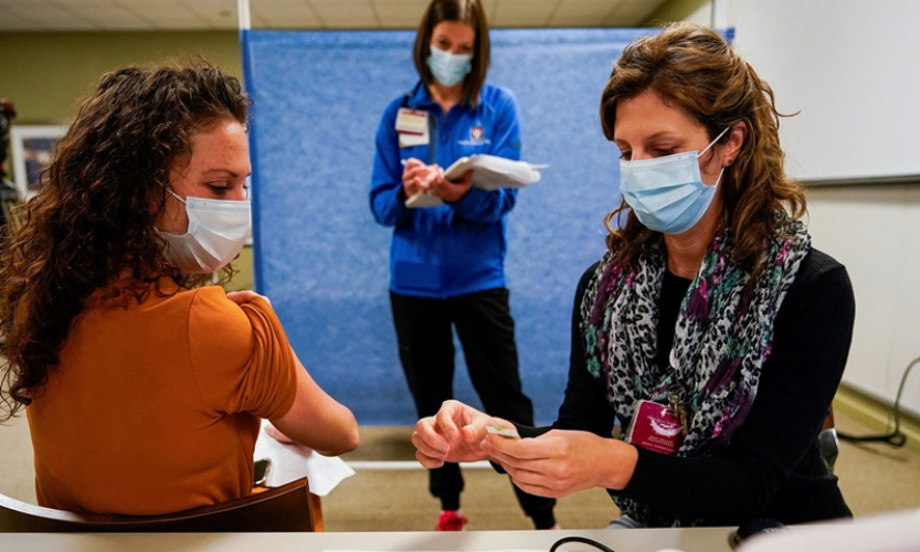 Mỹ vượt mốc 17 triệu ca mắc Covid-19, Tổng thống Trump khuyến khích người dân tiêm vaccine