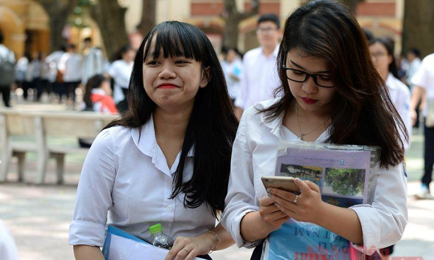 Chính phủ yêu cầu hướng dẫn học sinh sử dụng điện thoại trong giờ học