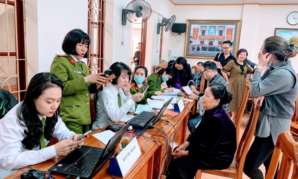 Kiên quyết xử lý sai phạm trong cấp căn cước công dân