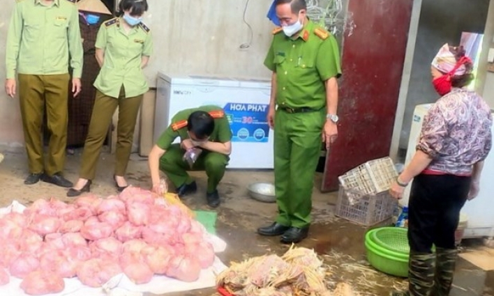 Thái Nguyên: Kịp ngăn hơn 3 tấn gà bốc mùi thối chuẩn bị ra thị trường
