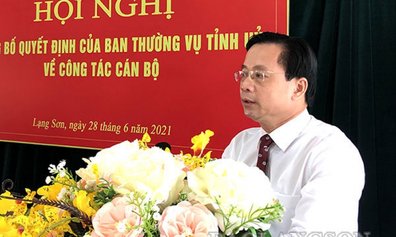 Công bố quyết định về công tác cán bộ