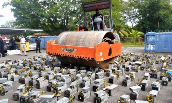 Malaysia triệt phá đường dây trộm điện để "đào" tiền điện tử