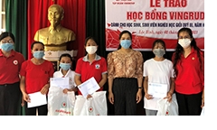 Học bổng Qũy Thiện tâm - Tập đoàn Vingroup: Nâng bước cho học sinh, sinh viên nghèo hiếu học