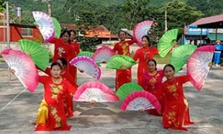 Người cao tuổi xã Hữu Liên: Sôi nổi tham gia các hoạt động văn nghệ